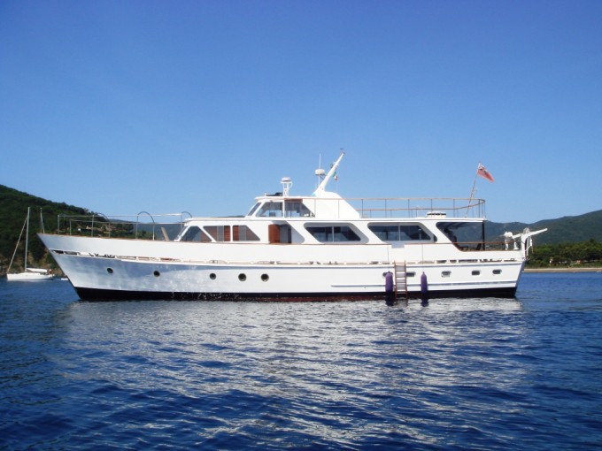 Motor yacht DERAMORE
